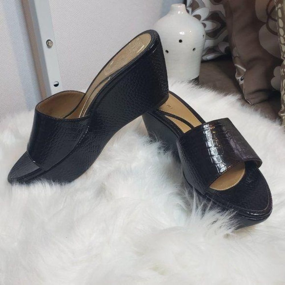 Tahari Todd Wedge Sandals